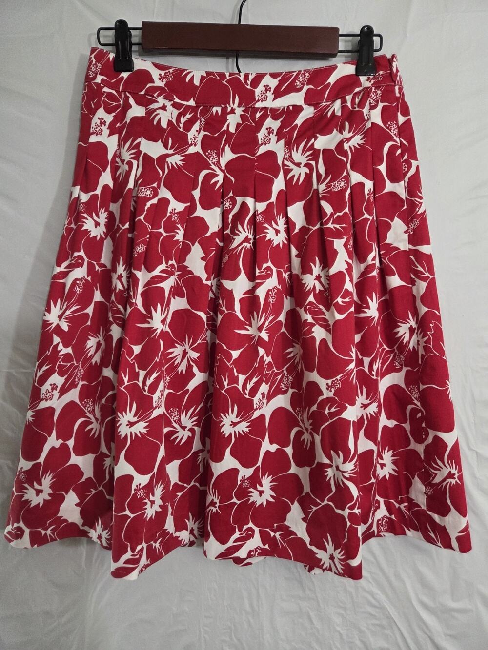 NWT Talbots Pleated Midi Skirt Size 2P Cotton Red Floral